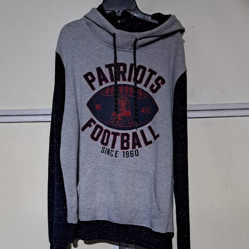 NE Patriots Large Football Sweatshirt